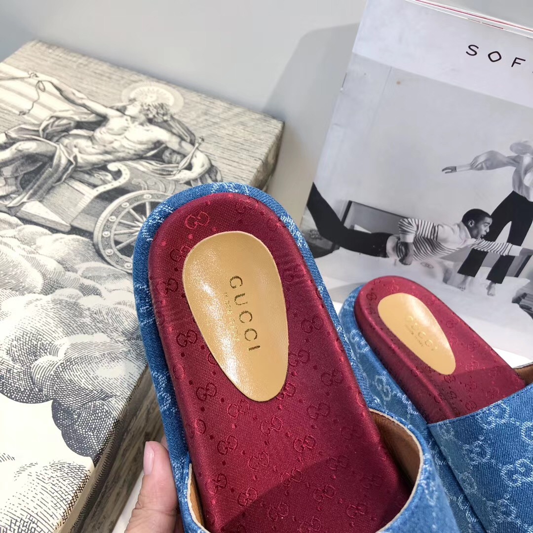 Gucci Women's Original GG Slide Sandal - 