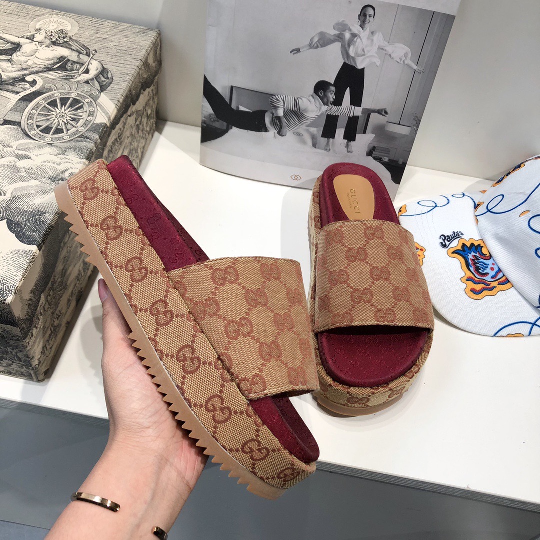 Gucci Women's Original GG Slide Sandal - DesignerGu