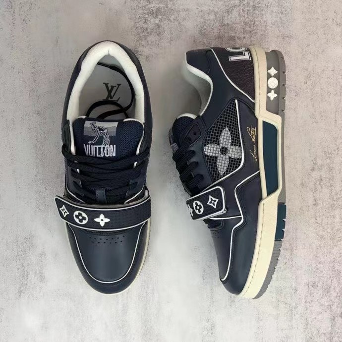 Louis Vuitton Trainer Sneaker - 