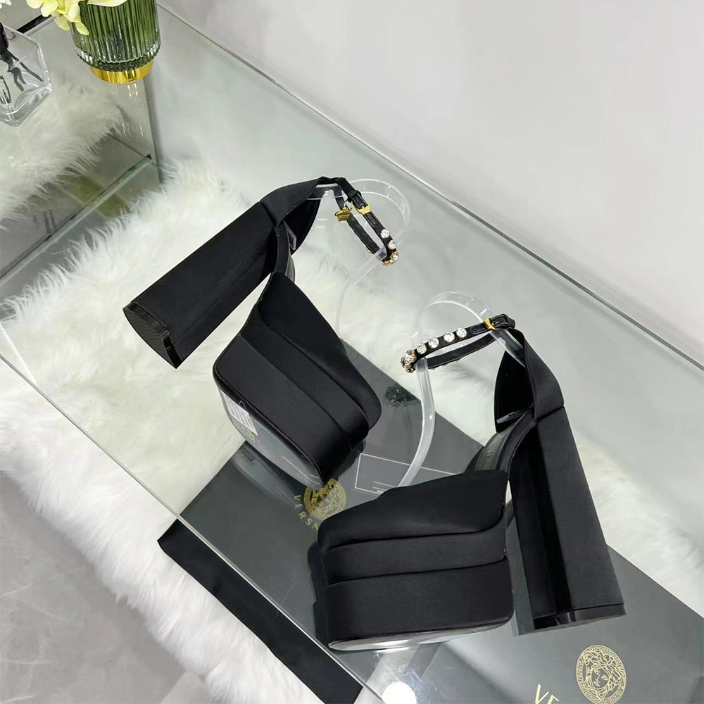 Versace Medusa Aevitas Platform Pumps - 