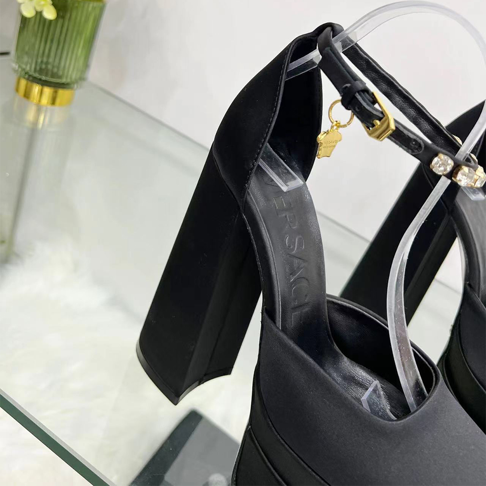 Versace Medusa Aevitas Platform Pumps - 