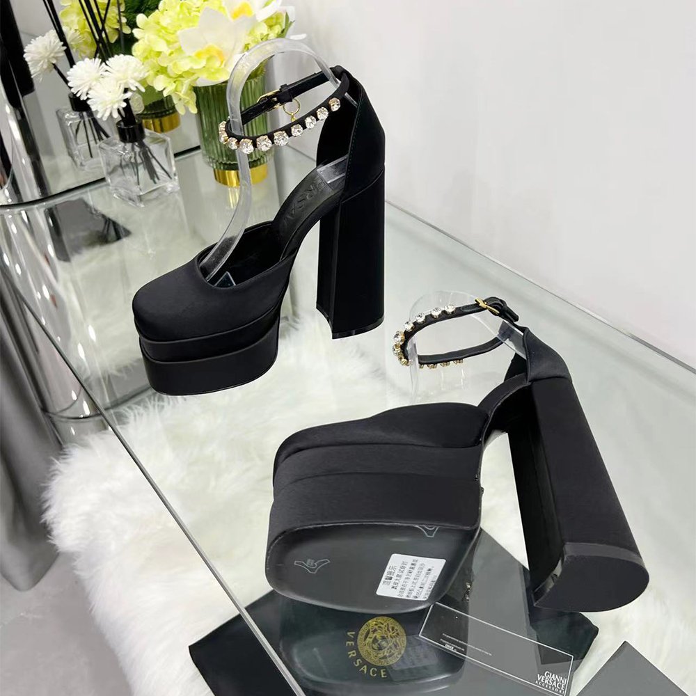 Versace Medusa Aevitas Platform Pumps - 