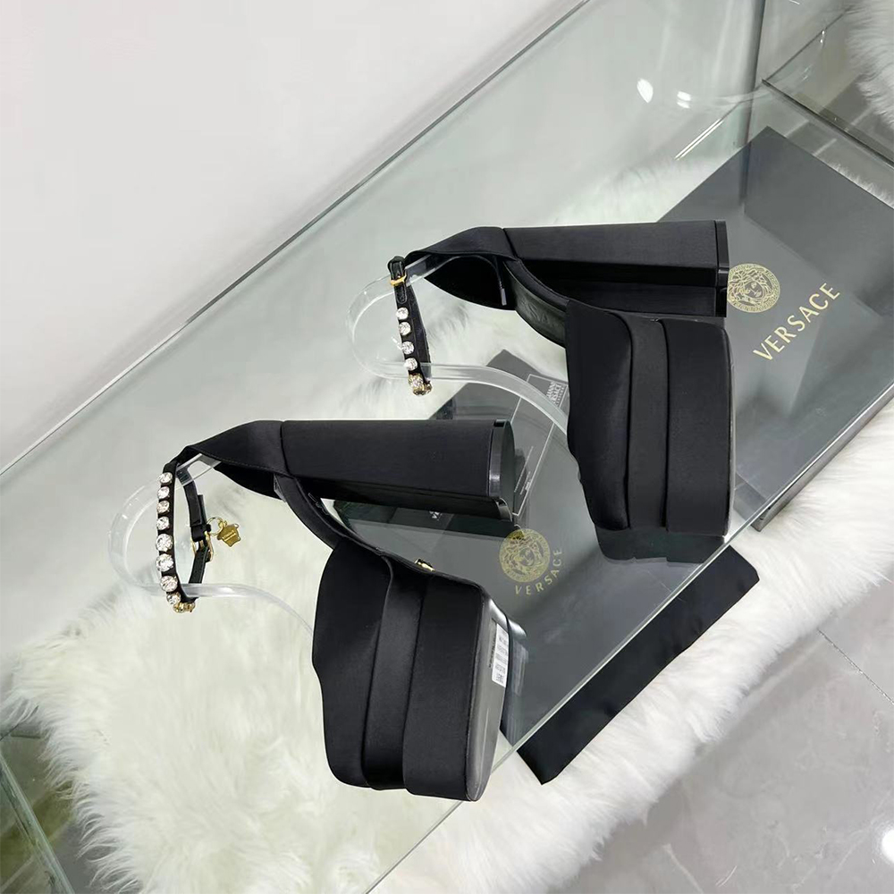 Versace Medusa Aevitas Platform Pumps - 
