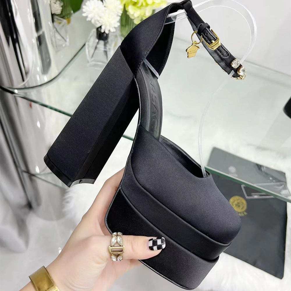 Versace Medusa Aevitas Platform Pumps - 