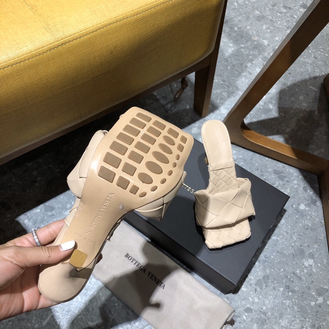 Bottega Veneta Padded Leather Sandals - 
