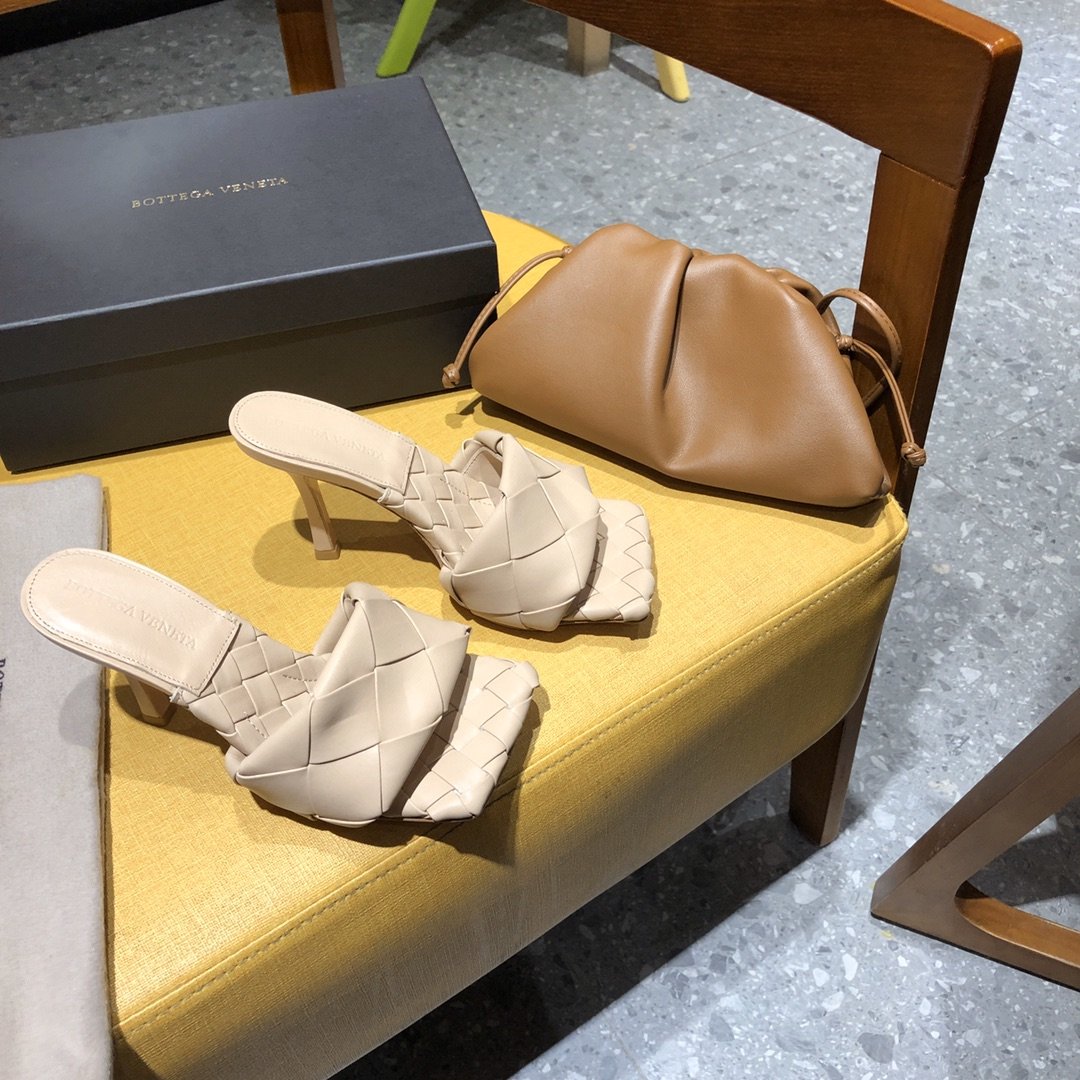 Bottega Veneta Padded Leather Sandals - 