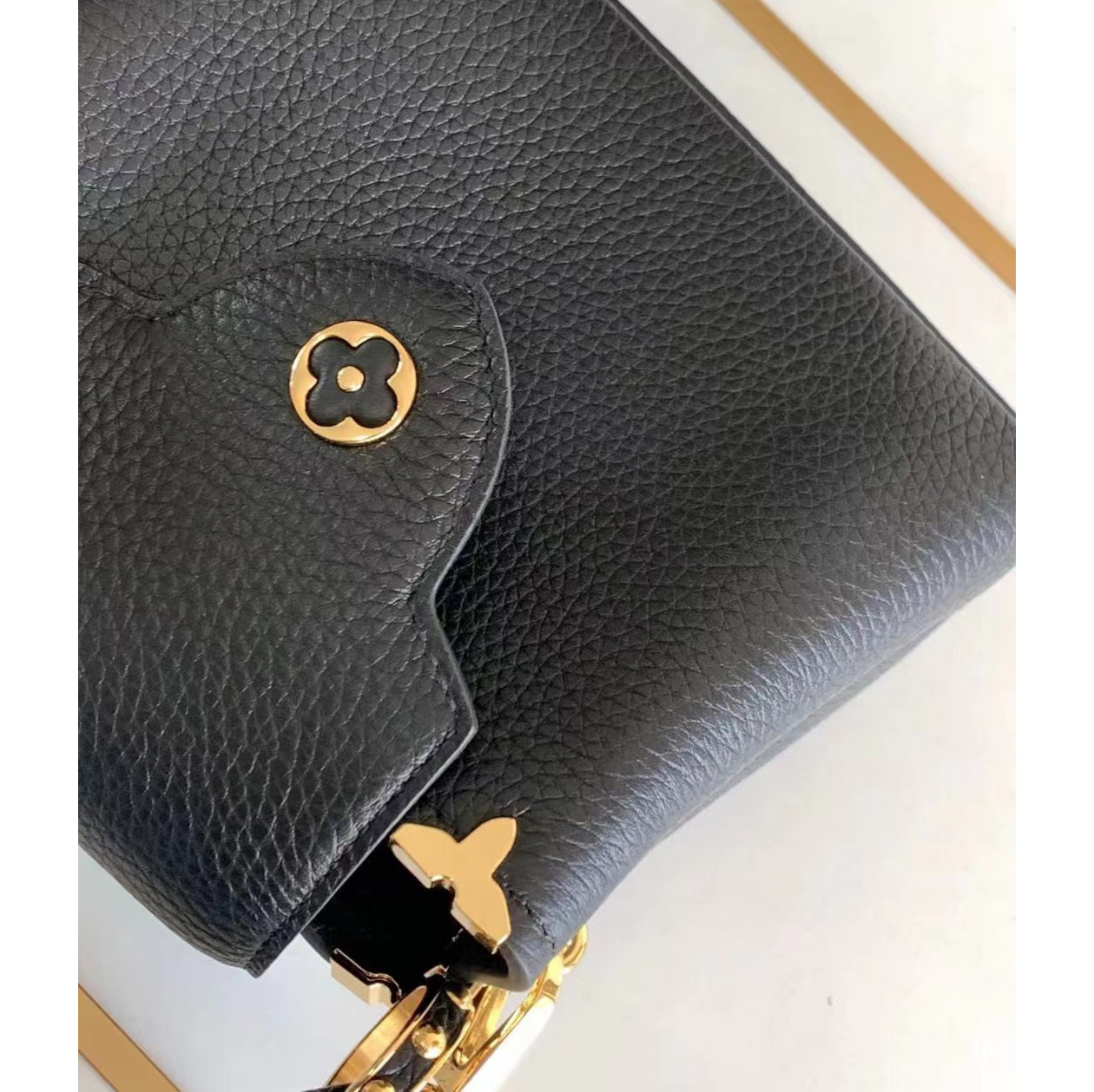 Louis Vuitton Capucines Mini Bag(21-14-8cm)   M56669 - 