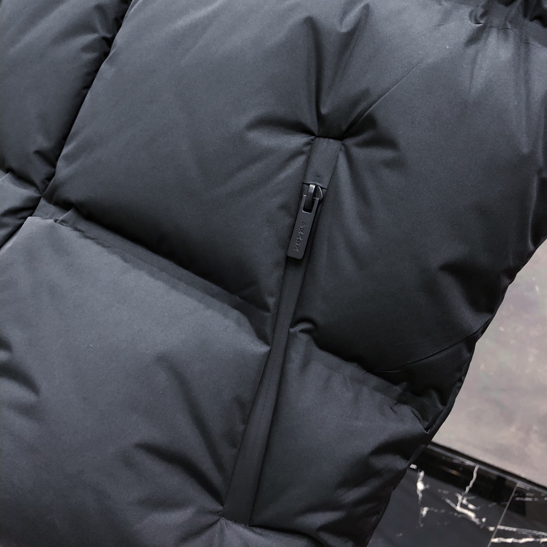 Prada Prada Logo Vest Jacket In Black - 
