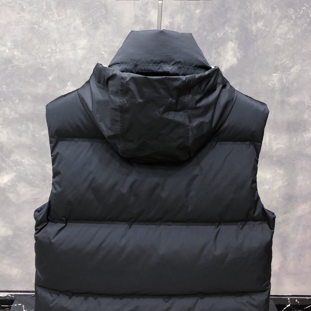 Prada Prada Logo Vest Jacket In Black - 