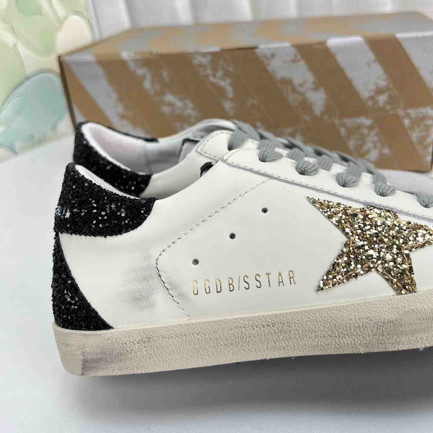 Golden Goose Super-Star Sneakers - DesignerGu