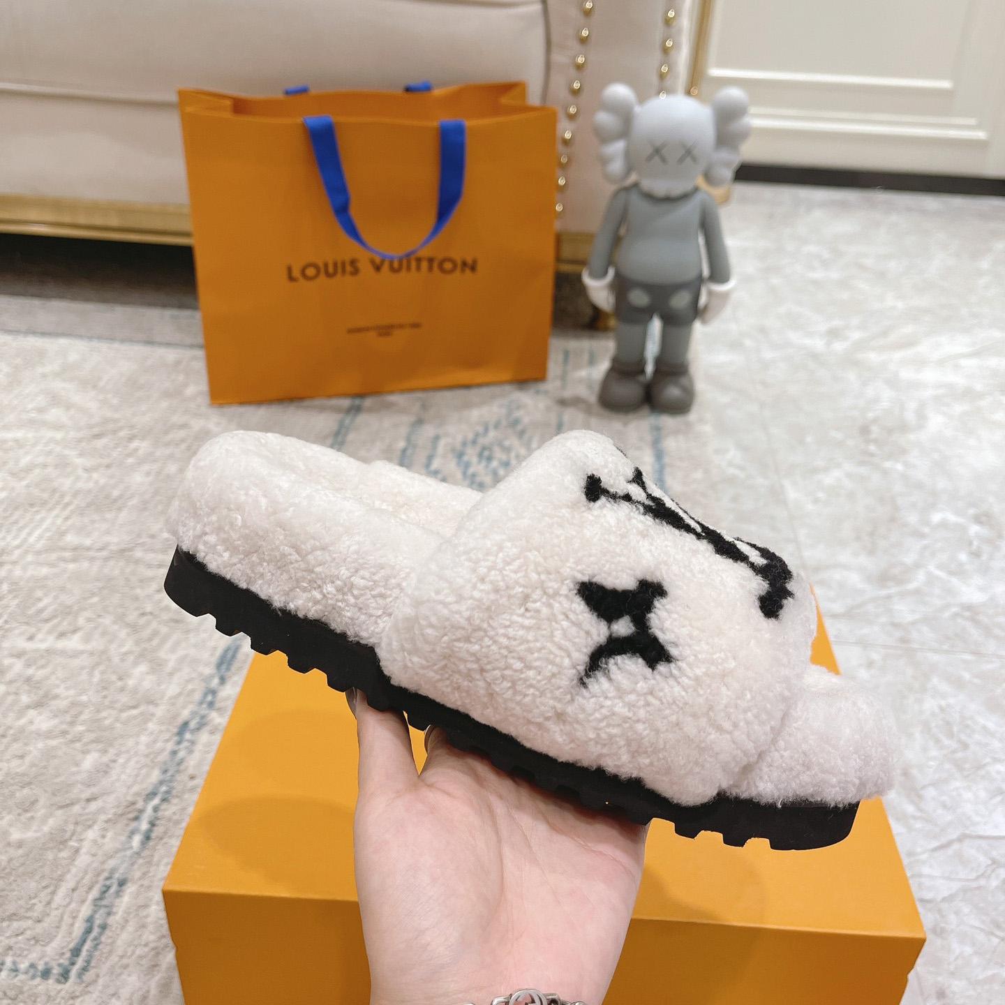 Louis Vuitton Paseo Flat Comfort Mule    - 