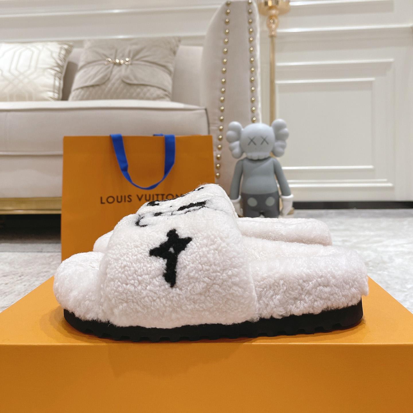 Louis Vuitton Paseo Flat Comfort Mule    - 