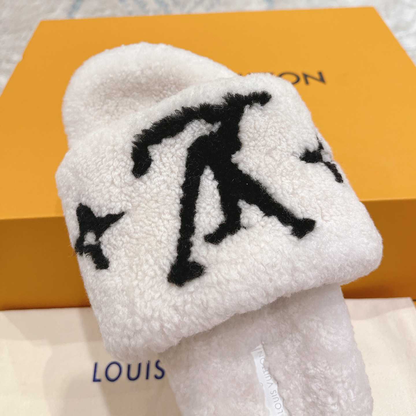 Louis Vuitton Paseo Flat Comfort Mule    - 