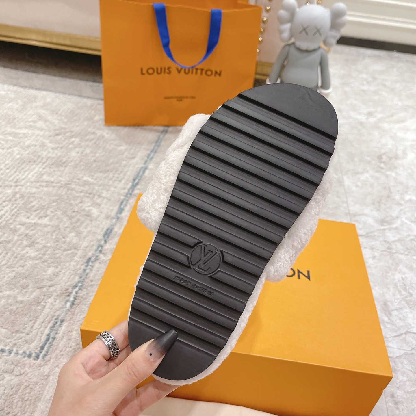 Louis Vuitton Paseo Flat Comfort Mule    - 