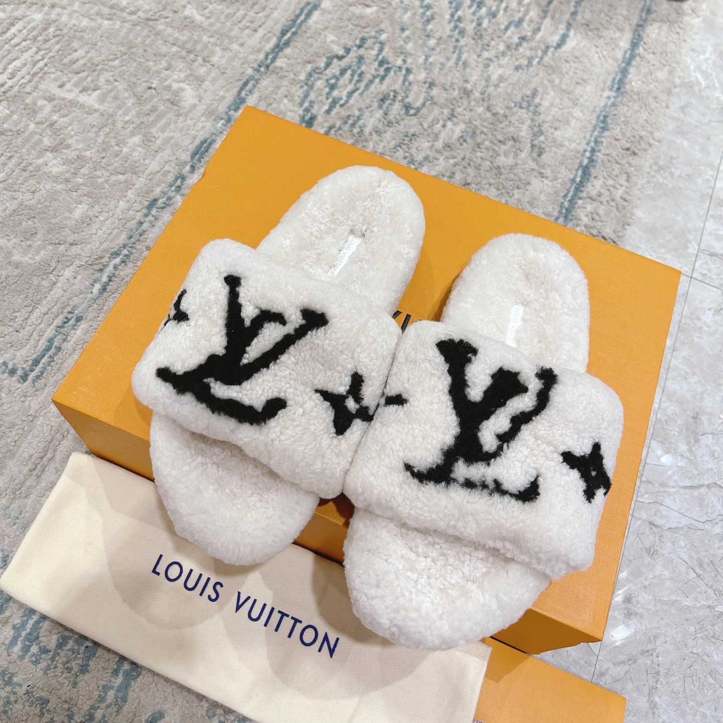Louis Vuitton Paseo Flat Comfort Mule    - 