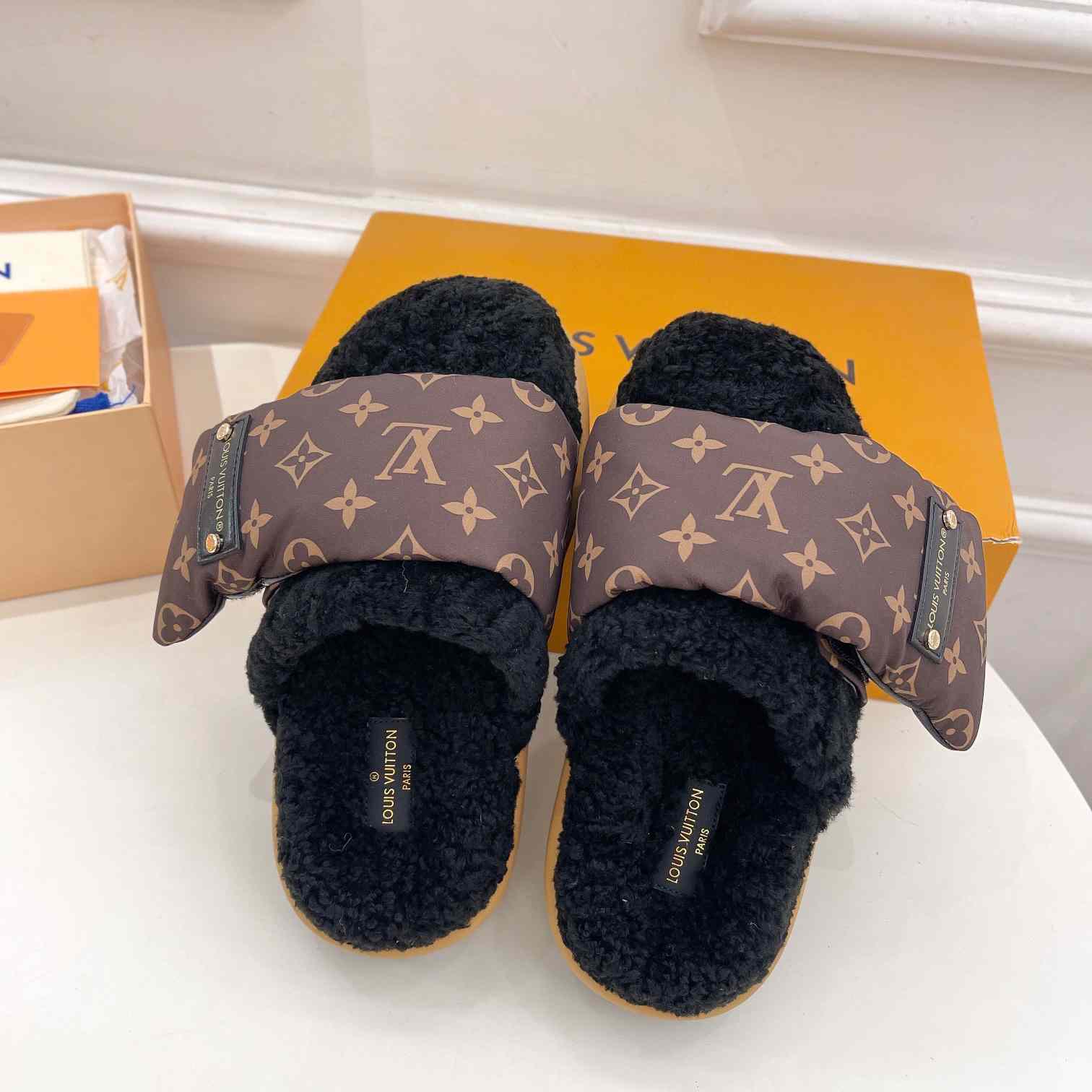Louis Vuitton Slipper Pillow Flat Comfort Mule    1AAM3L - 