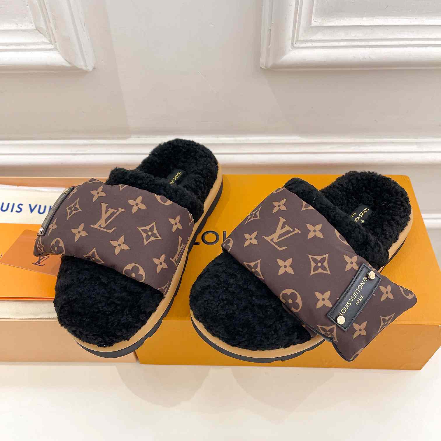 Louis Vuitton Slipper Pillow Flat Comfort Mule    1AAM3L - 