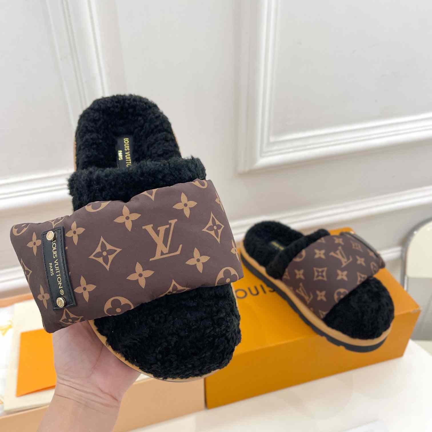Louis Vuitton Slipper Pillow Flat Comfort Mule    1AAM3L - 