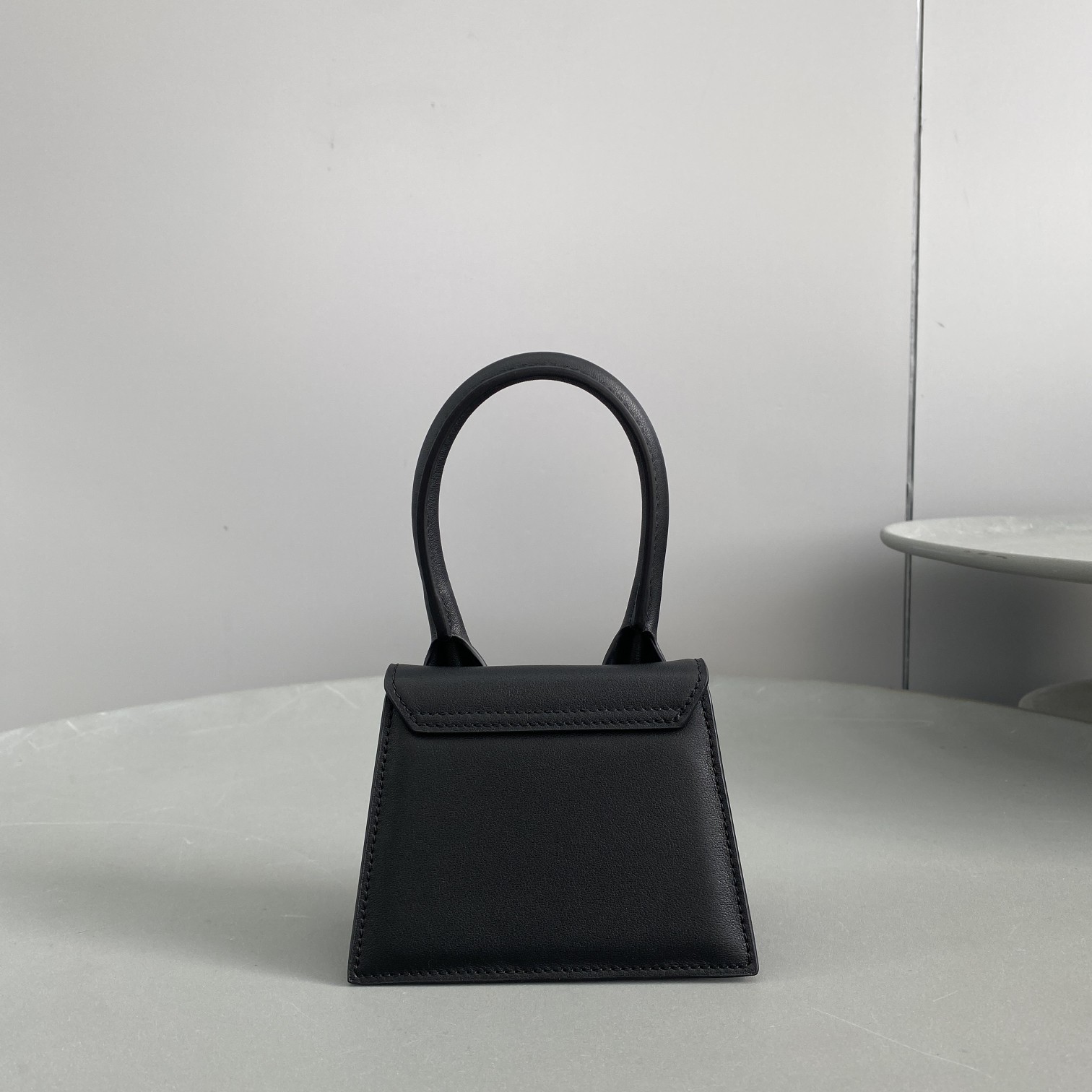 Jacquemus Le Chiquito Signature Leather Mini Handbag.(12-8-5cm) - 