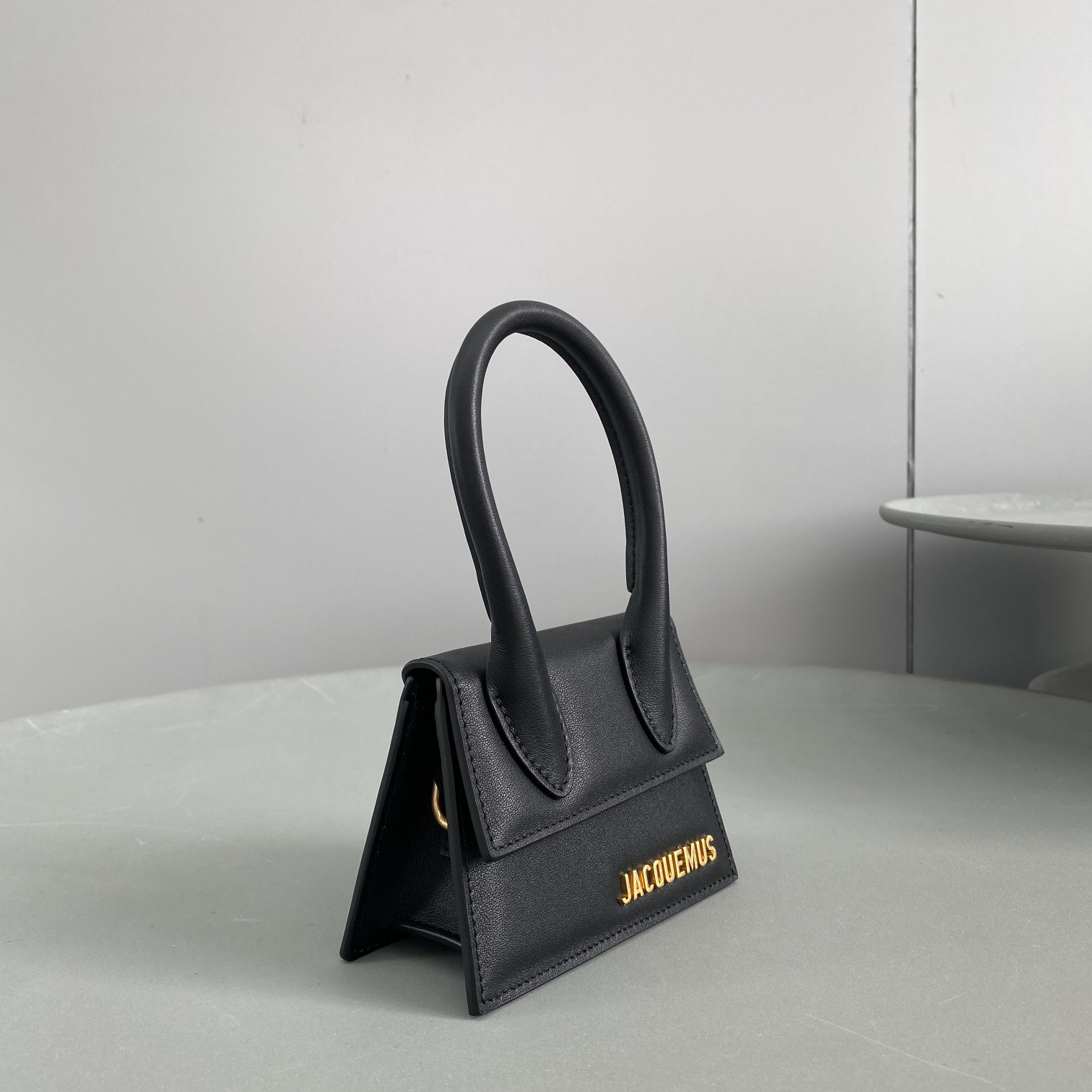Jacquemus Le Chiquito Signature Leather Mini Handbag.(12-8-5cm) - 
