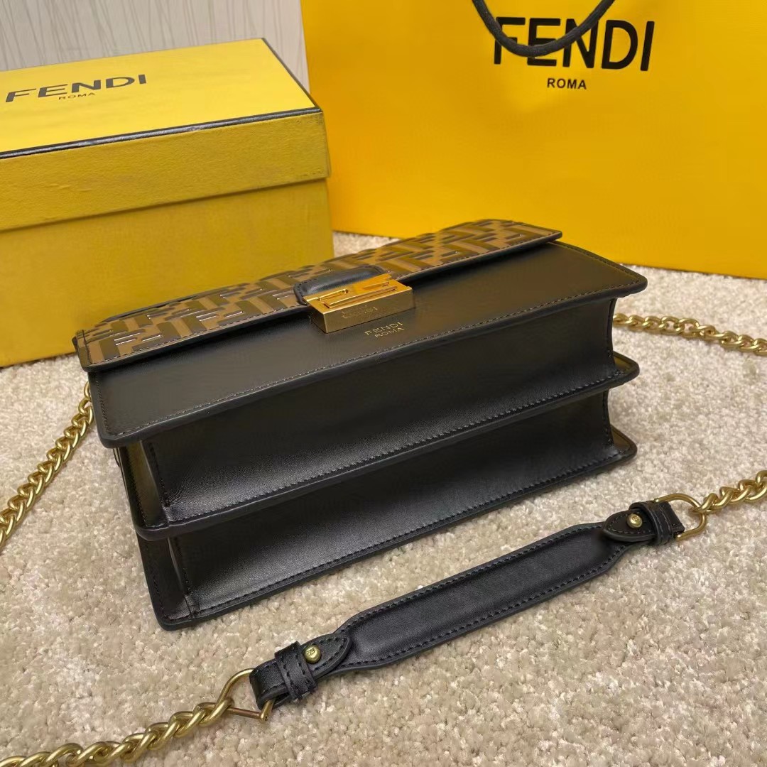 Fendi Kan I Black Leather Bag (25-17-10cm)   - 