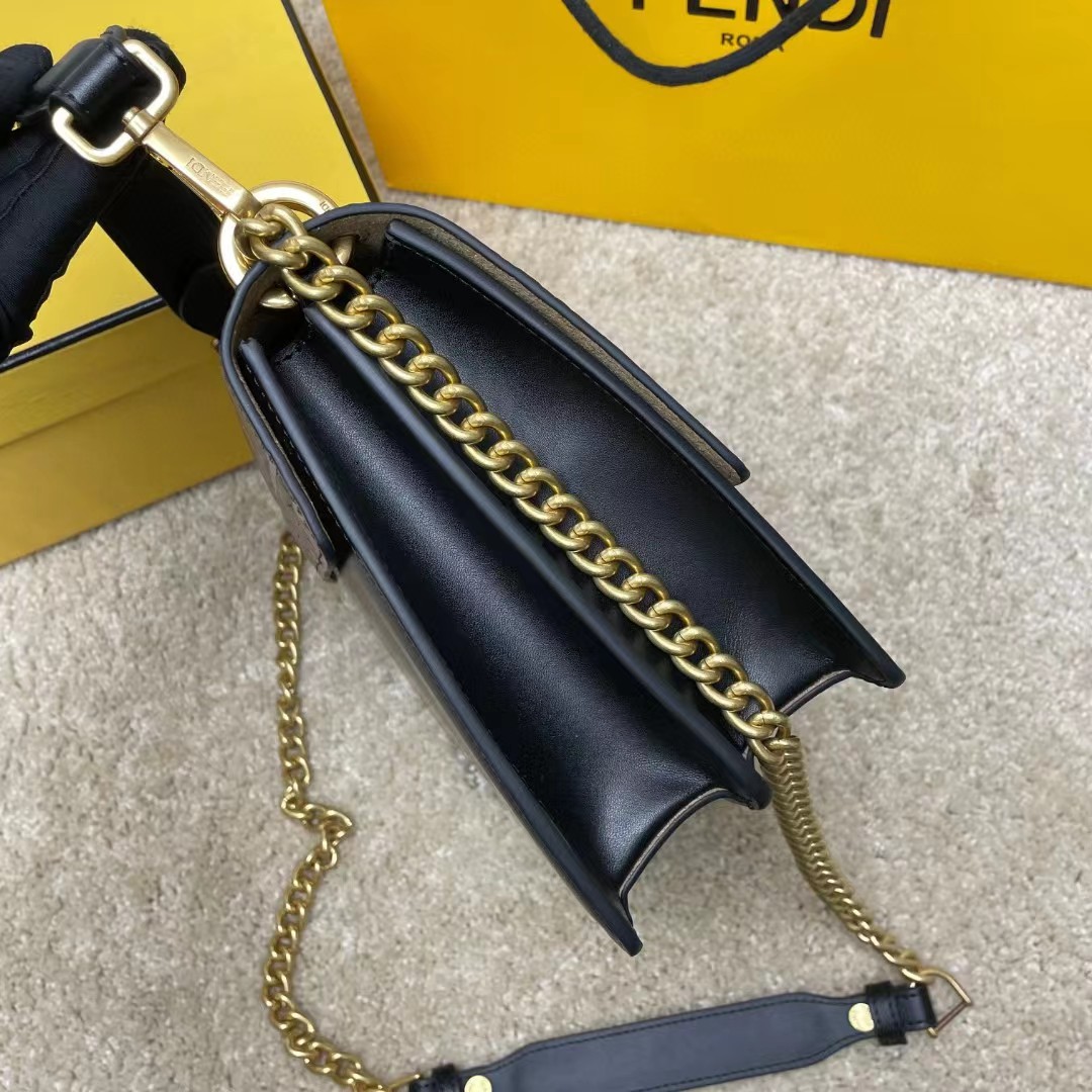 Fendi Kan I Black Leather Bag (25-17-10cm)   - 