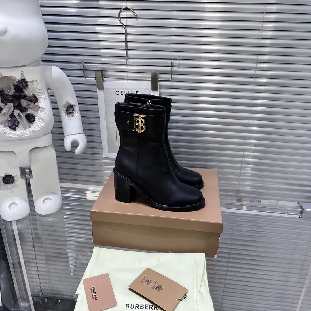 Burberry Leather Boots - DesignerGu