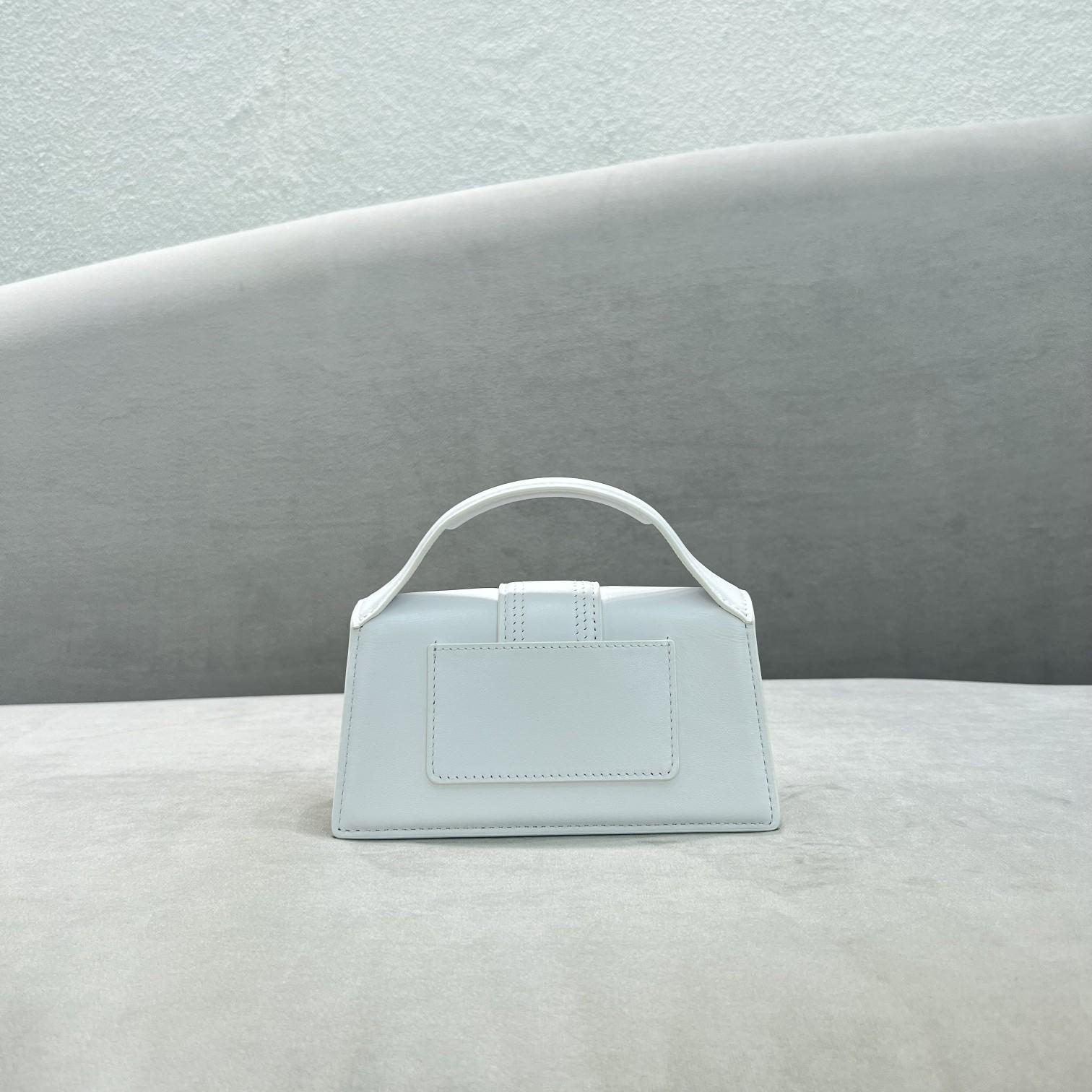 Jacquemus Le Bambino Small Handbag With Adjustable Crossbody Strap(18-6-7cm) - 