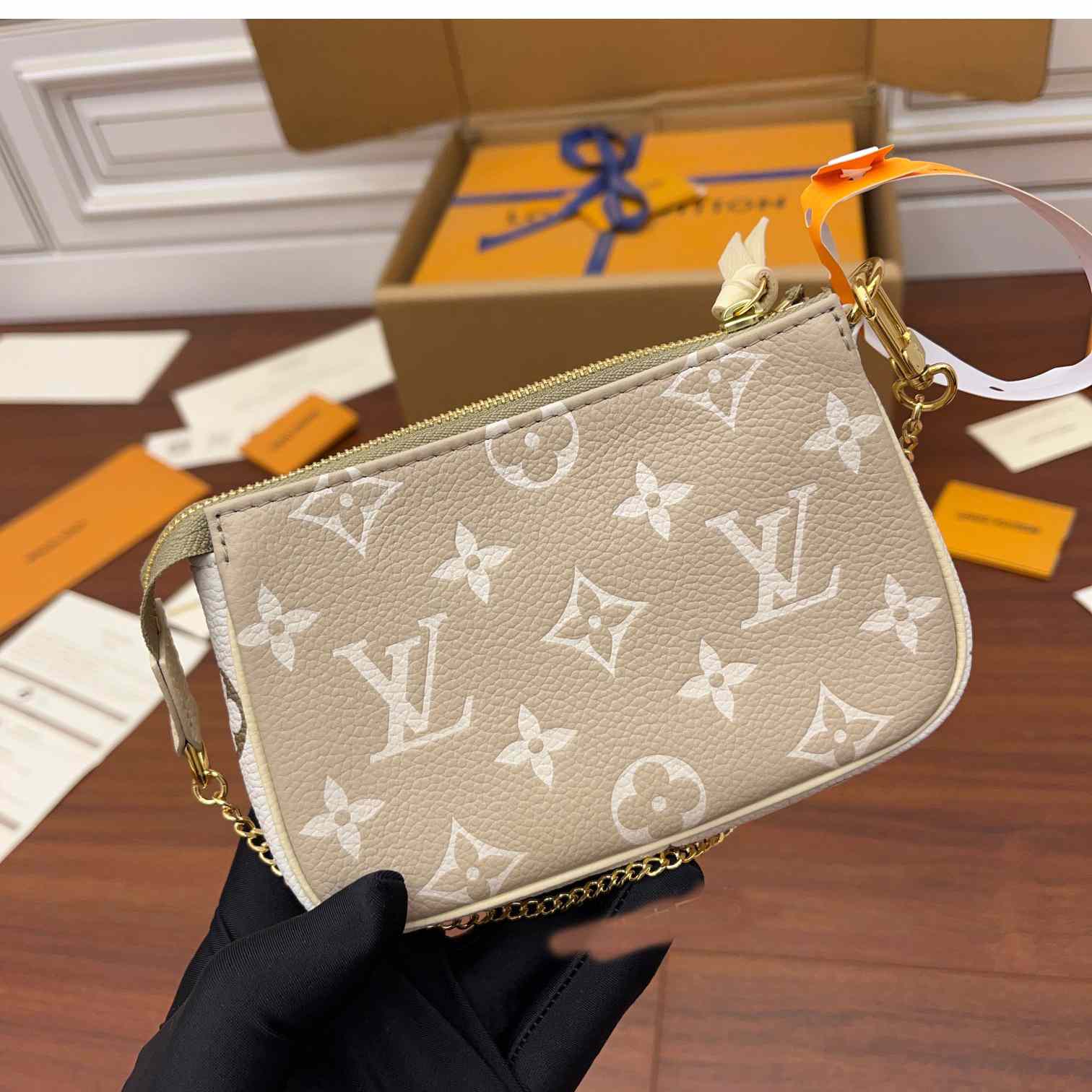 Louis Vuitton Mini Pochette Accessoires(15.5x10.5x4CM)    M81284 - 