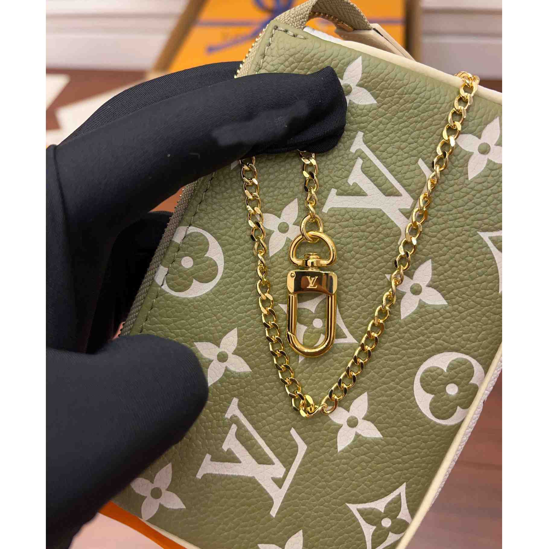 Louis Vuitton Mini Pochette Accessoires(15.5x10.5x4CM)    M81284 - 