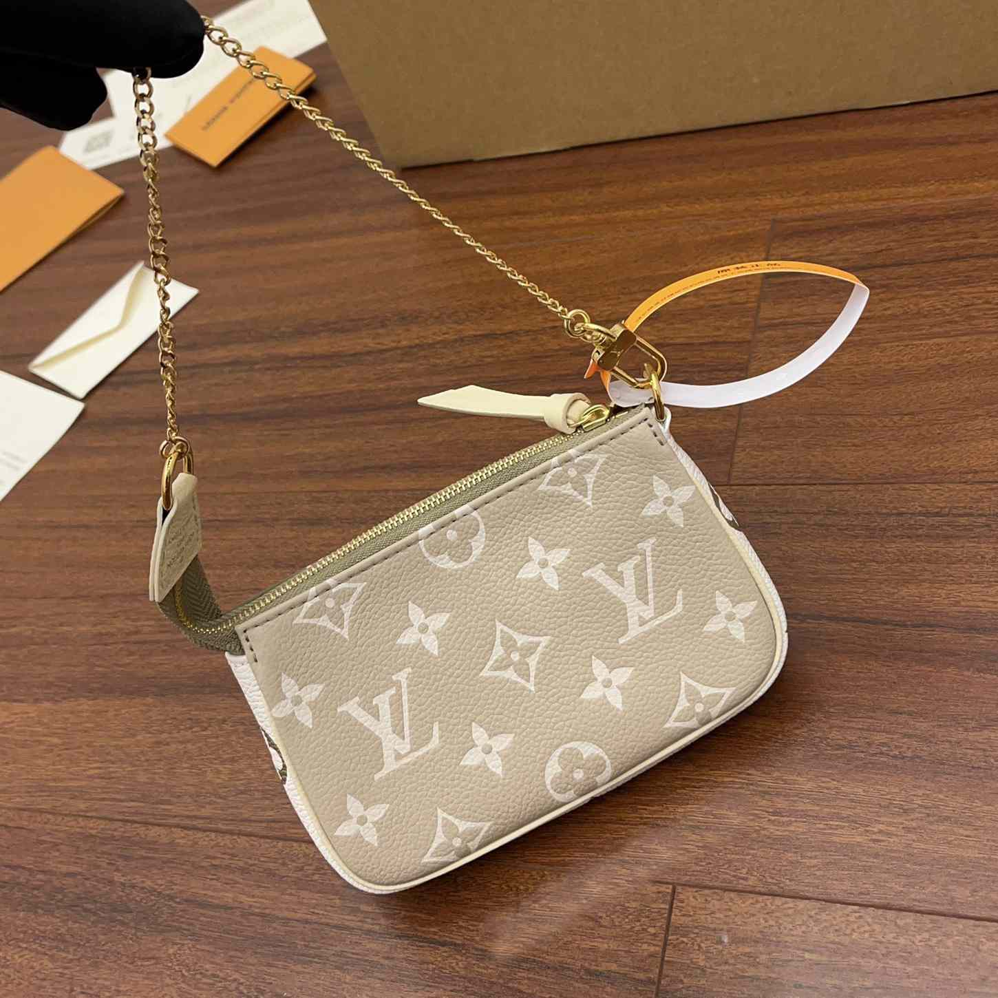 Louis Vuitton Mini Pochette Accessoires(15.5x10.5x4CM)    M81284 - 