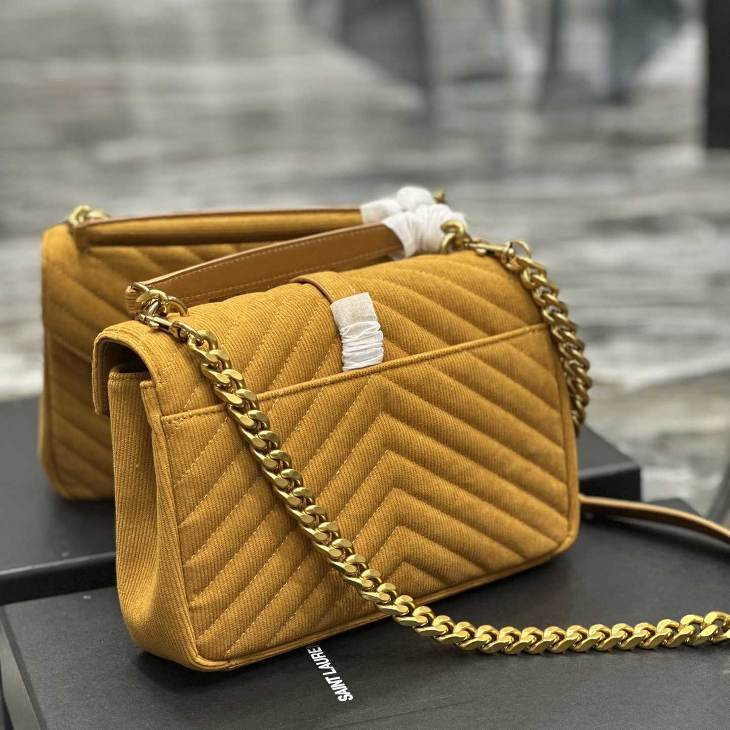 Saint Laurent College Shoulder Bag (24x17x6cm) - 