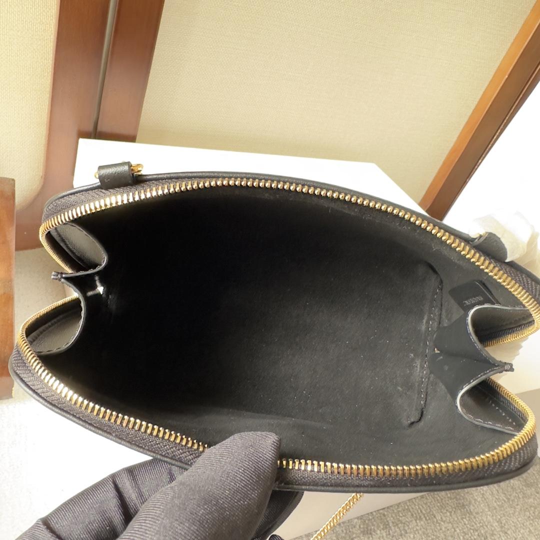 Celine Clutch On Chain Cuir Triomphe In Smooth Calfskin Black - 