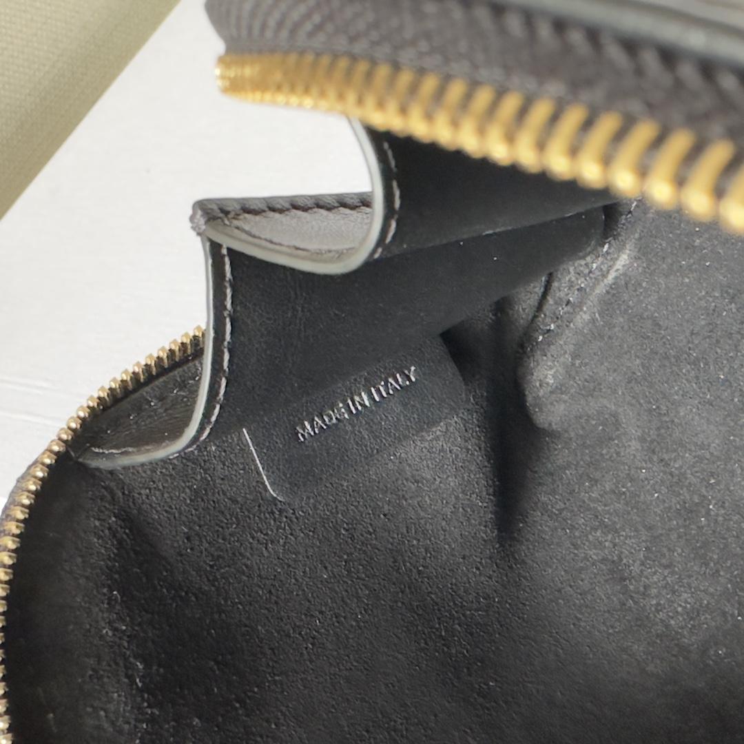 Celine Clutch On Chain Cuir Triomphe In Smooth Calfskin Black - 