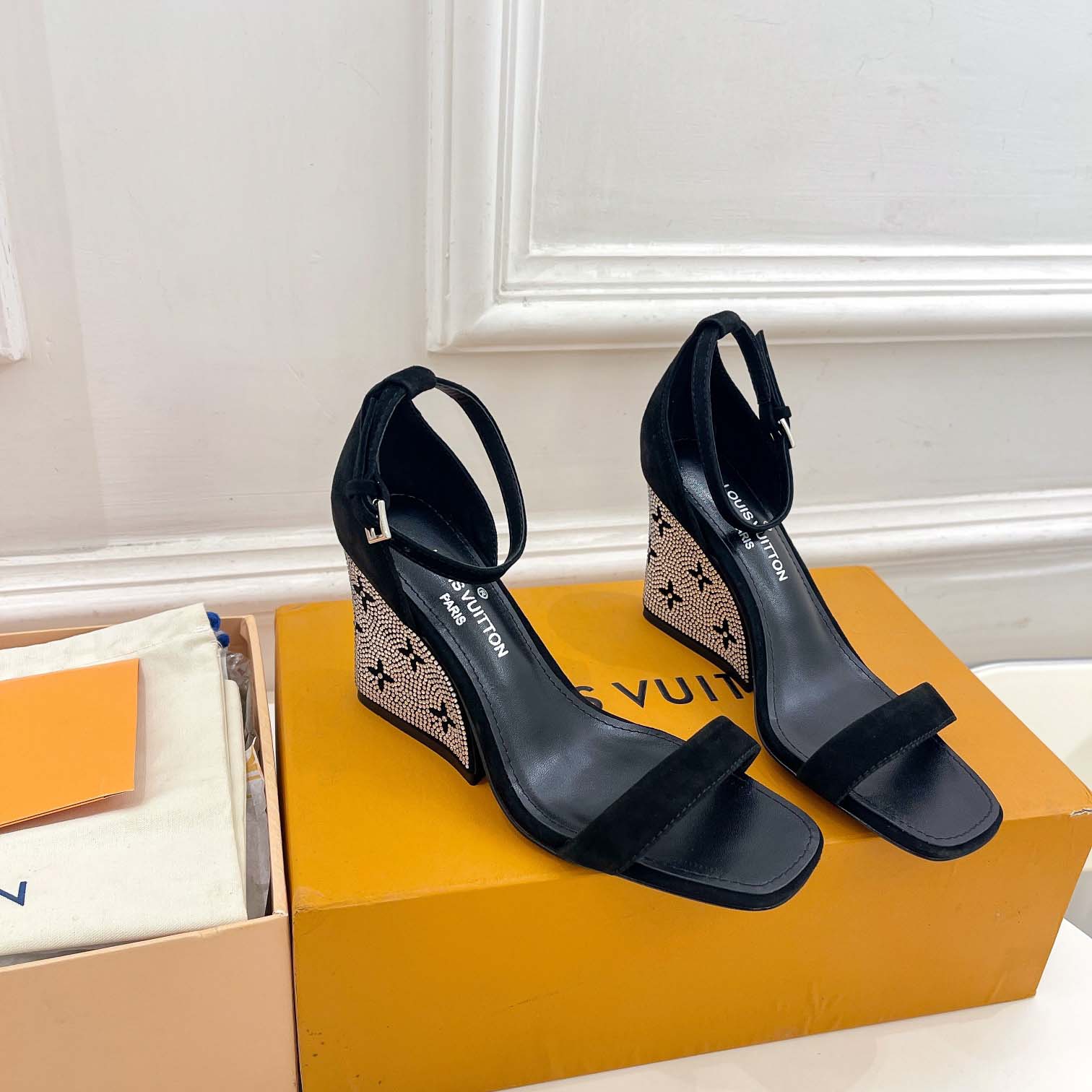 Louis Vuitton Appeal Wedge Sandal       1AACNU - DesignerGu
