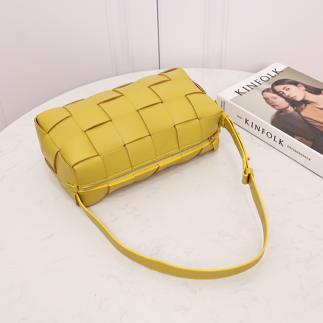 Bottega Veneta Brick Cassette - 