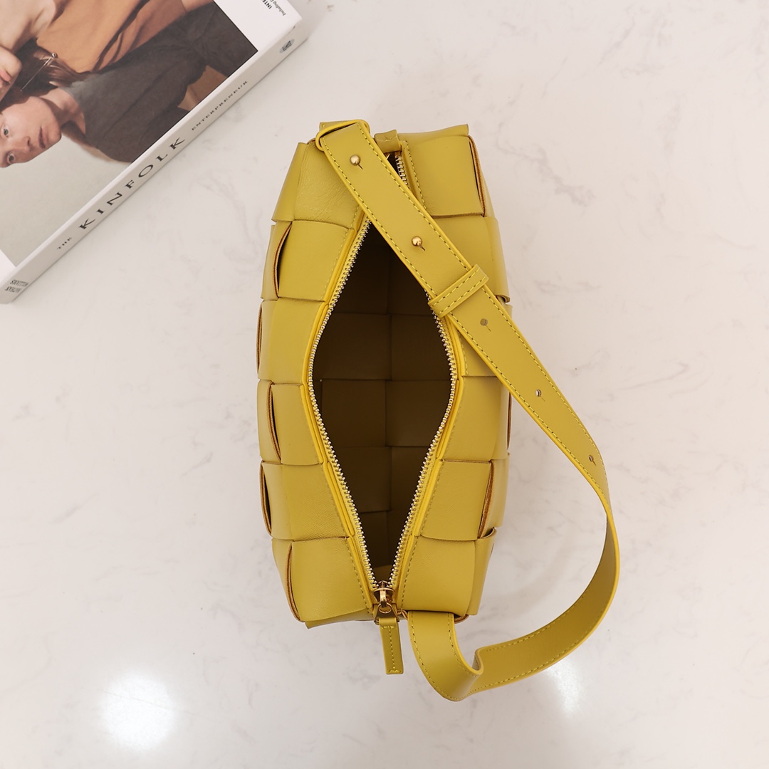 Bottega Veneta Brick Cassette - 