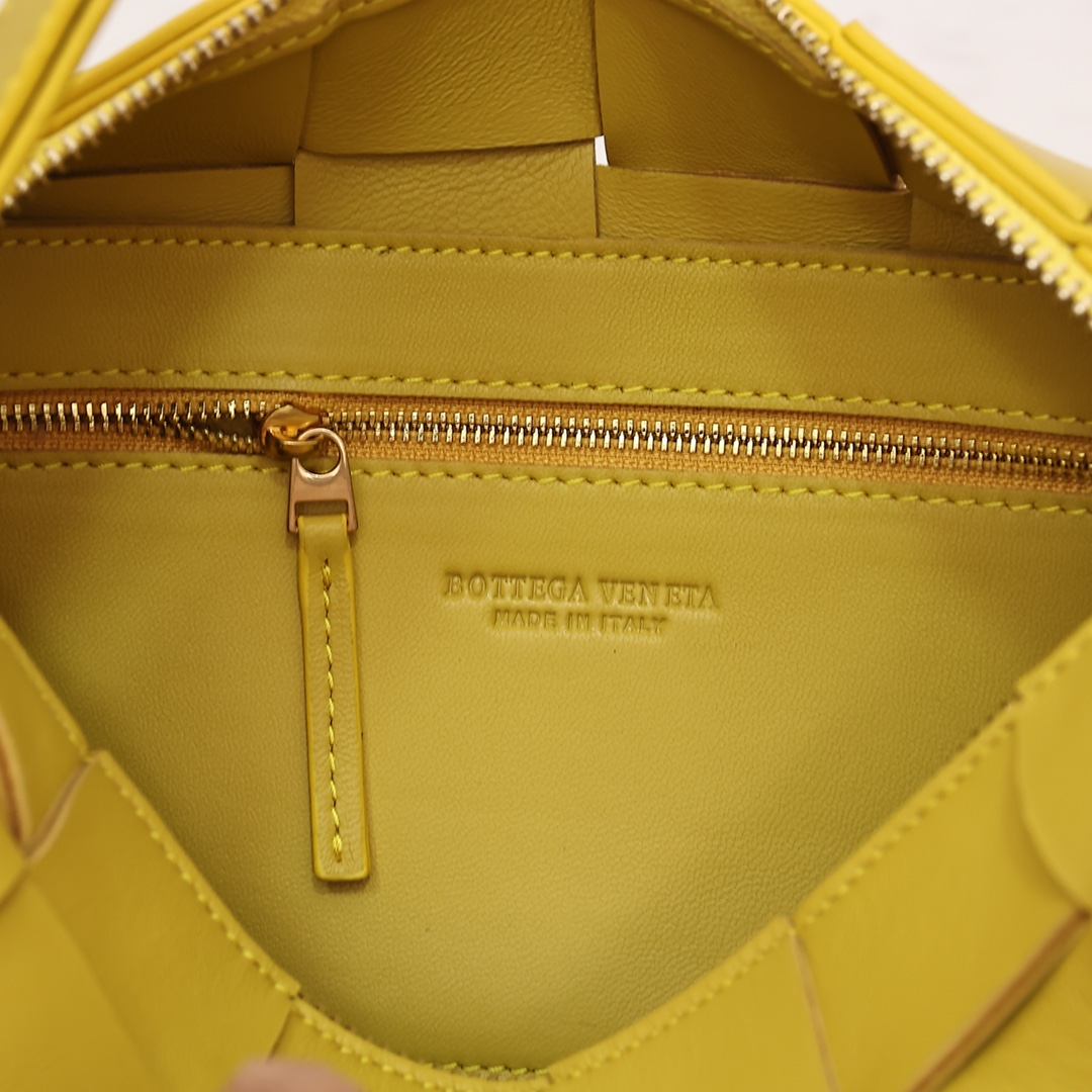 Bottega Veneta Brick Cassette - 