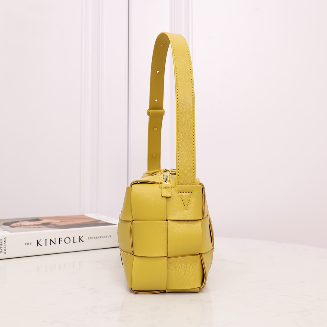 Bottega Veneta Brick Cassette - 