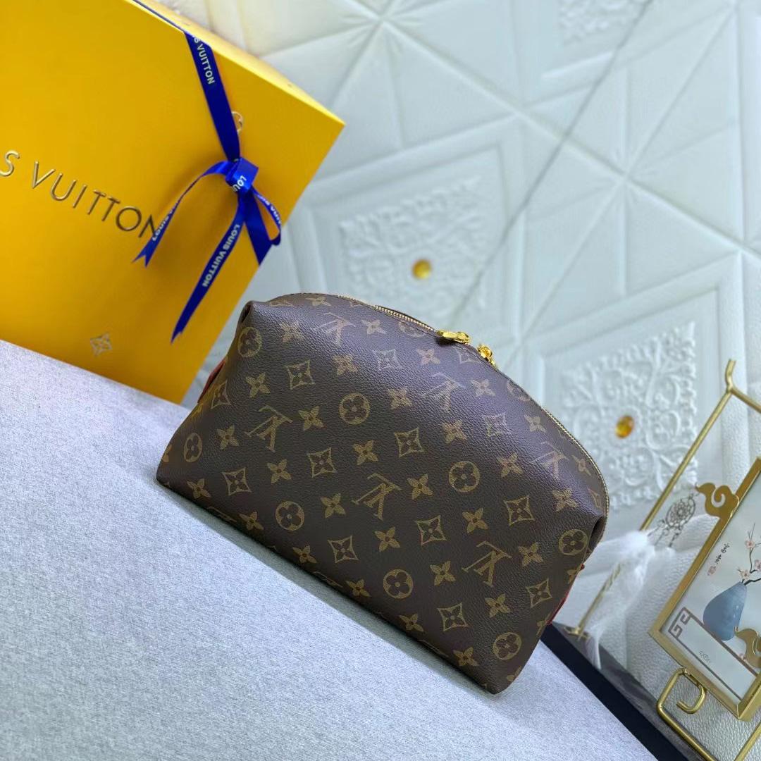 Louis Vuitton Cosmetic Pouch (27-18-9CM)      - 