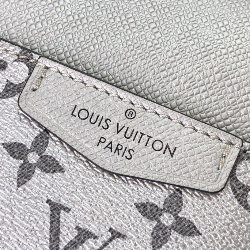 Louis Vuitton Outdoor Slingbag  (13-21-5cm)   M30833 - 