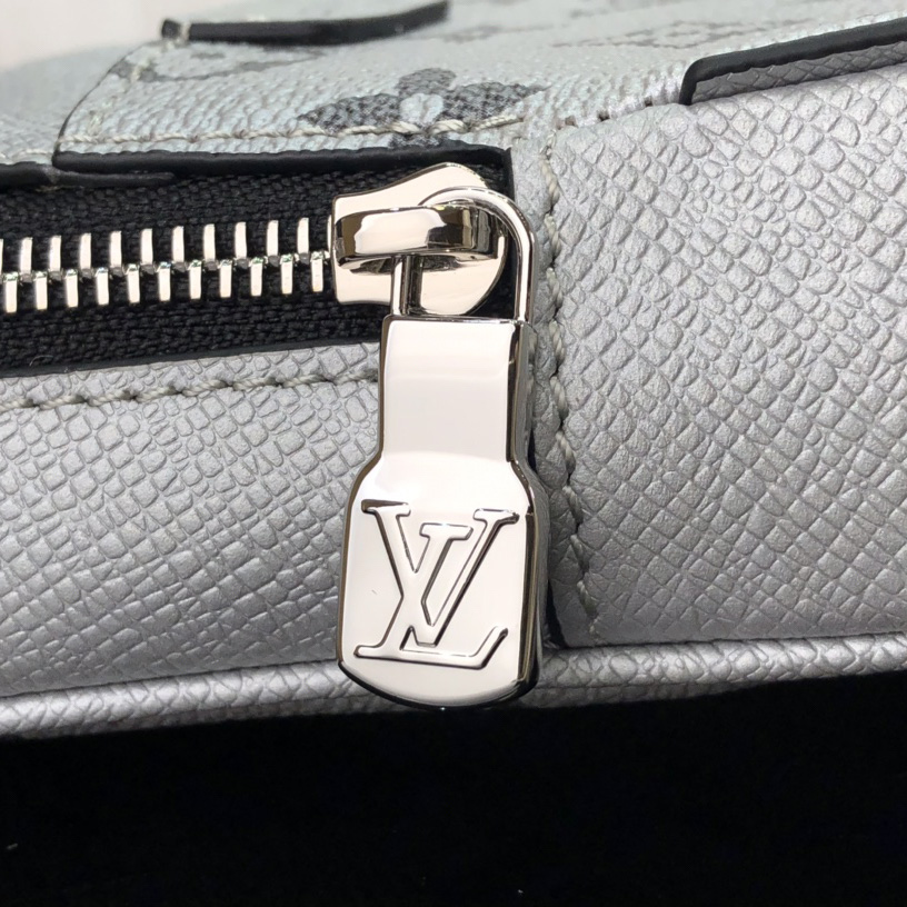 Louis Vuitton Outdoor Slingbag  (13-21-5cm)   M30833 - 