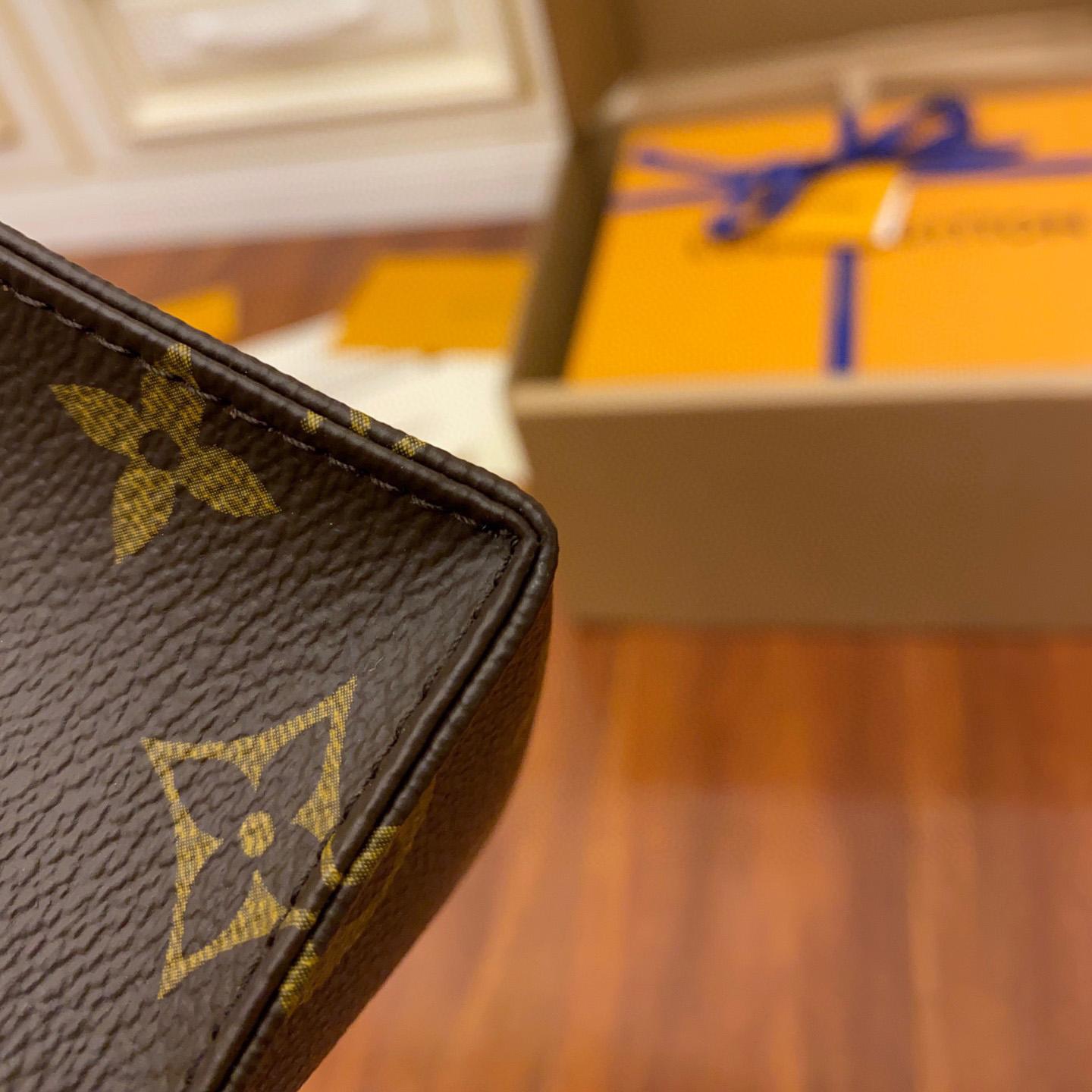 Louis Vuitton Toiletry Pouch (25x20x5.5CM)     M47542 - 