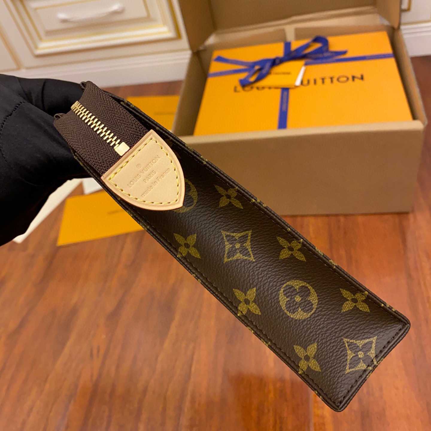 Louis Vuitton Toiletry Pouch (25x20x5.5CM)     M47542 - 