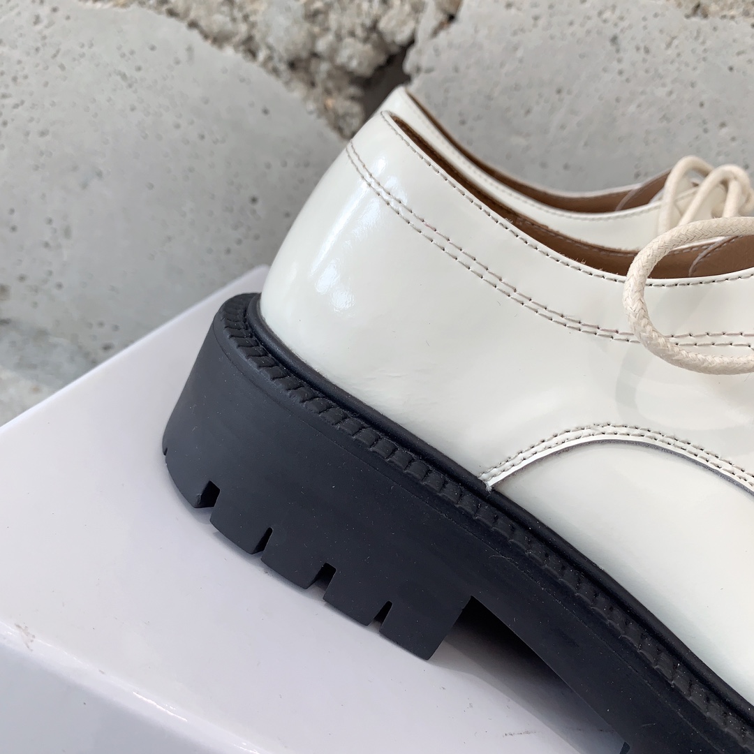 Maison Margiela Tabi Lace-Ups Loafers - 