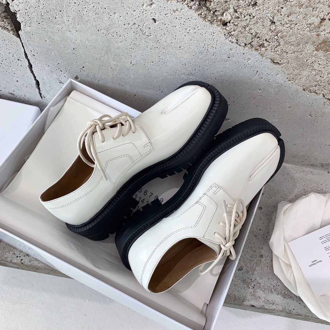 Maison Margiela Tabi Lace-Ups Loafers - 