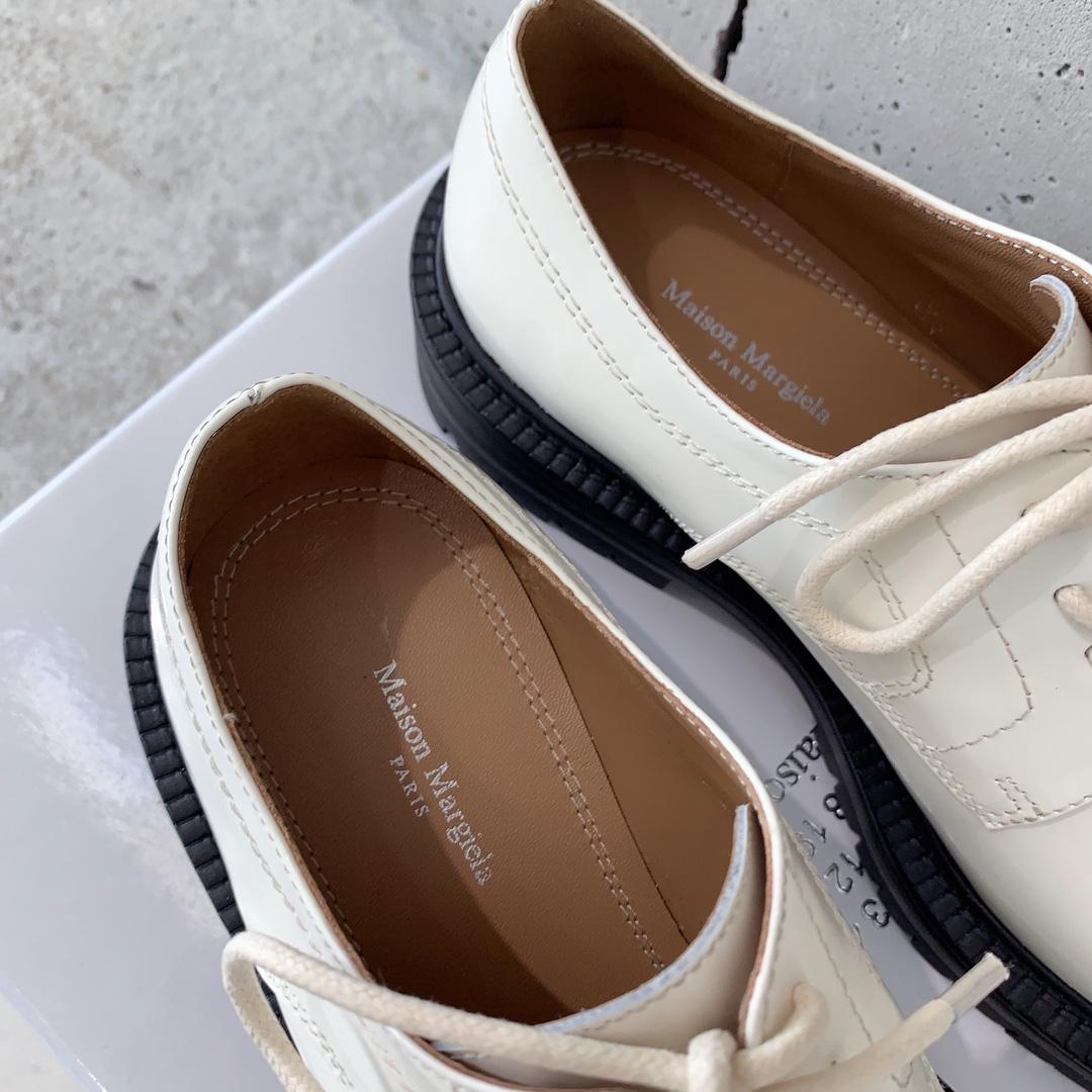 Maison Margiela Tabi Lace-Ups Loafers - 