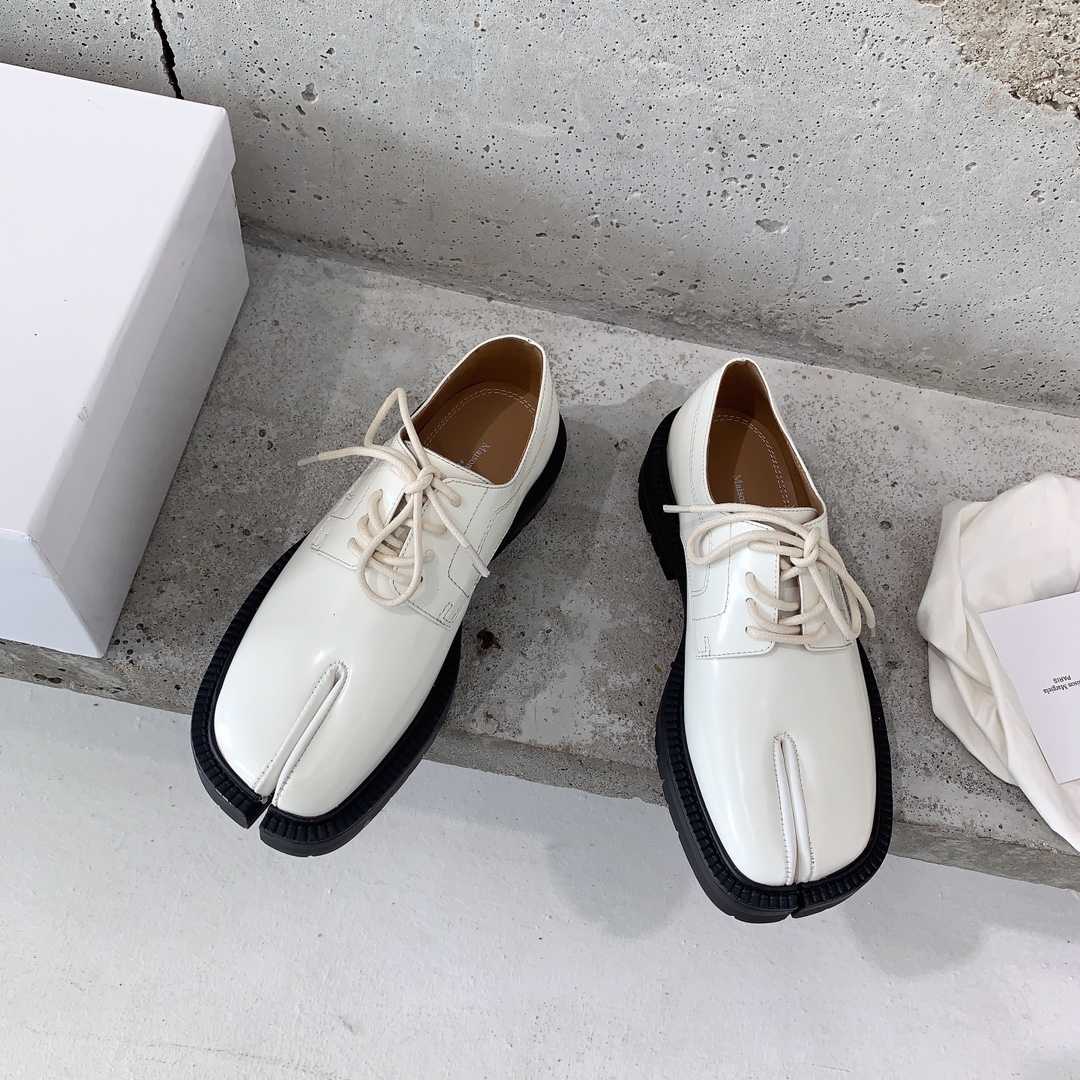 Maison Margiela Tabi Lace-Ups Loafers - 