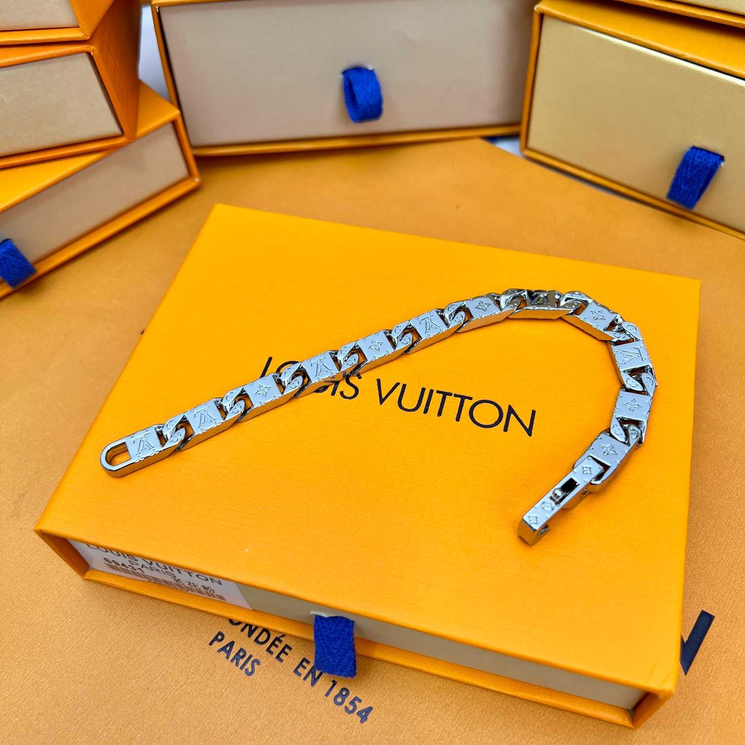 Louis Vuitton Monogram Tied Up Bracelet    M0921 - 