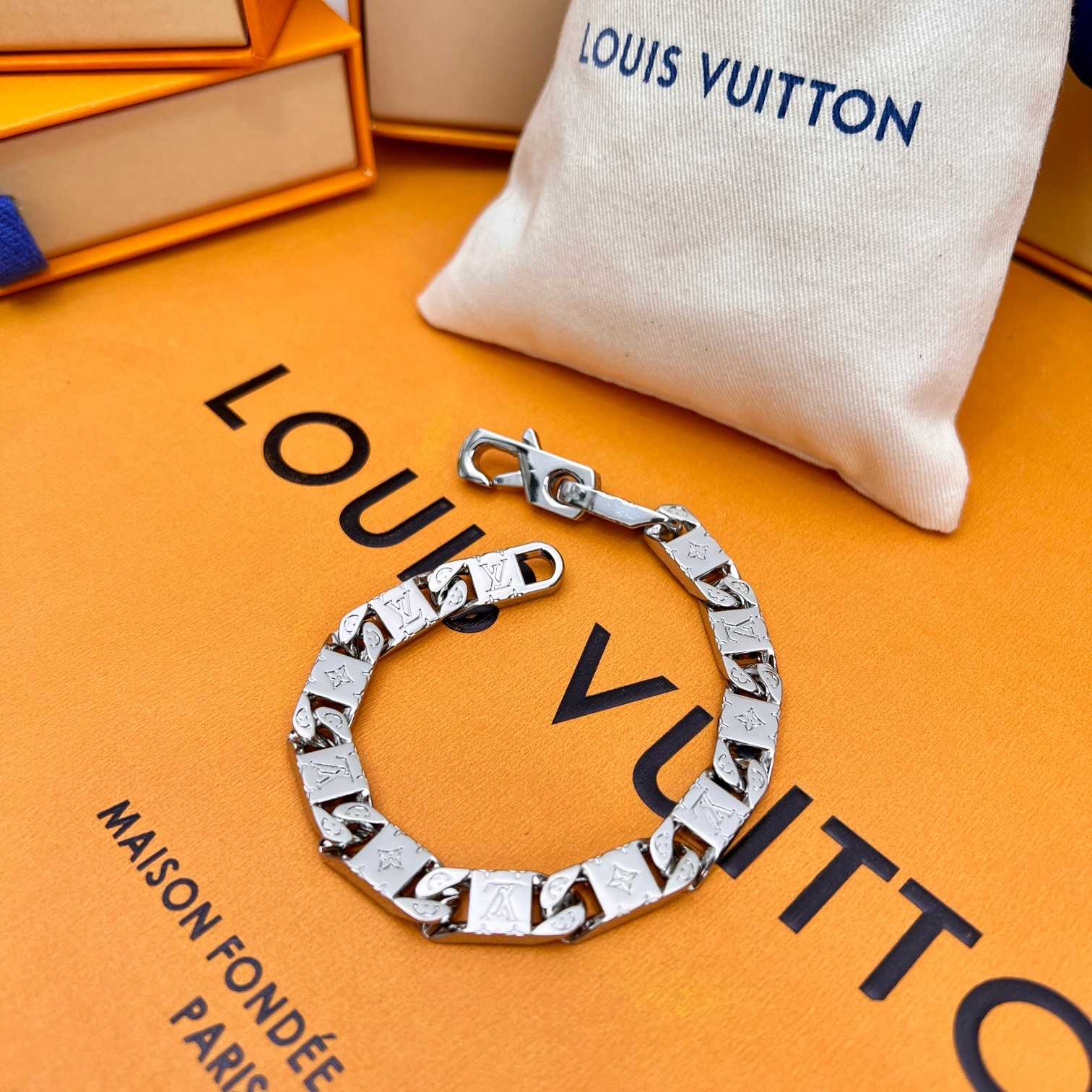 Louis Vuitton Monogram Tied Up Bracelet    M0921 - 